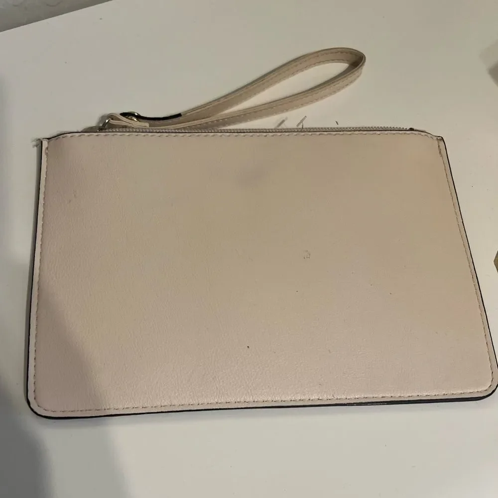 🛍️ Victoria's Secret Cream pinkish cut out Perforated zip Wristlet medium